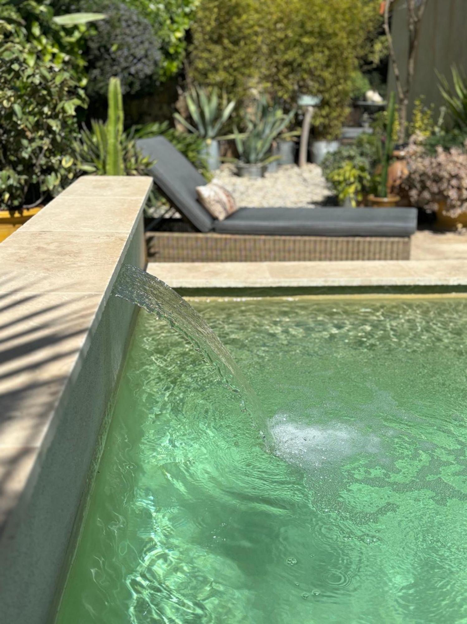 Un Petit Coin De Paradis Avec Piscine Et Parking Acomodação com café da manhã Villeneuve-lès-Avignon Exterior foto